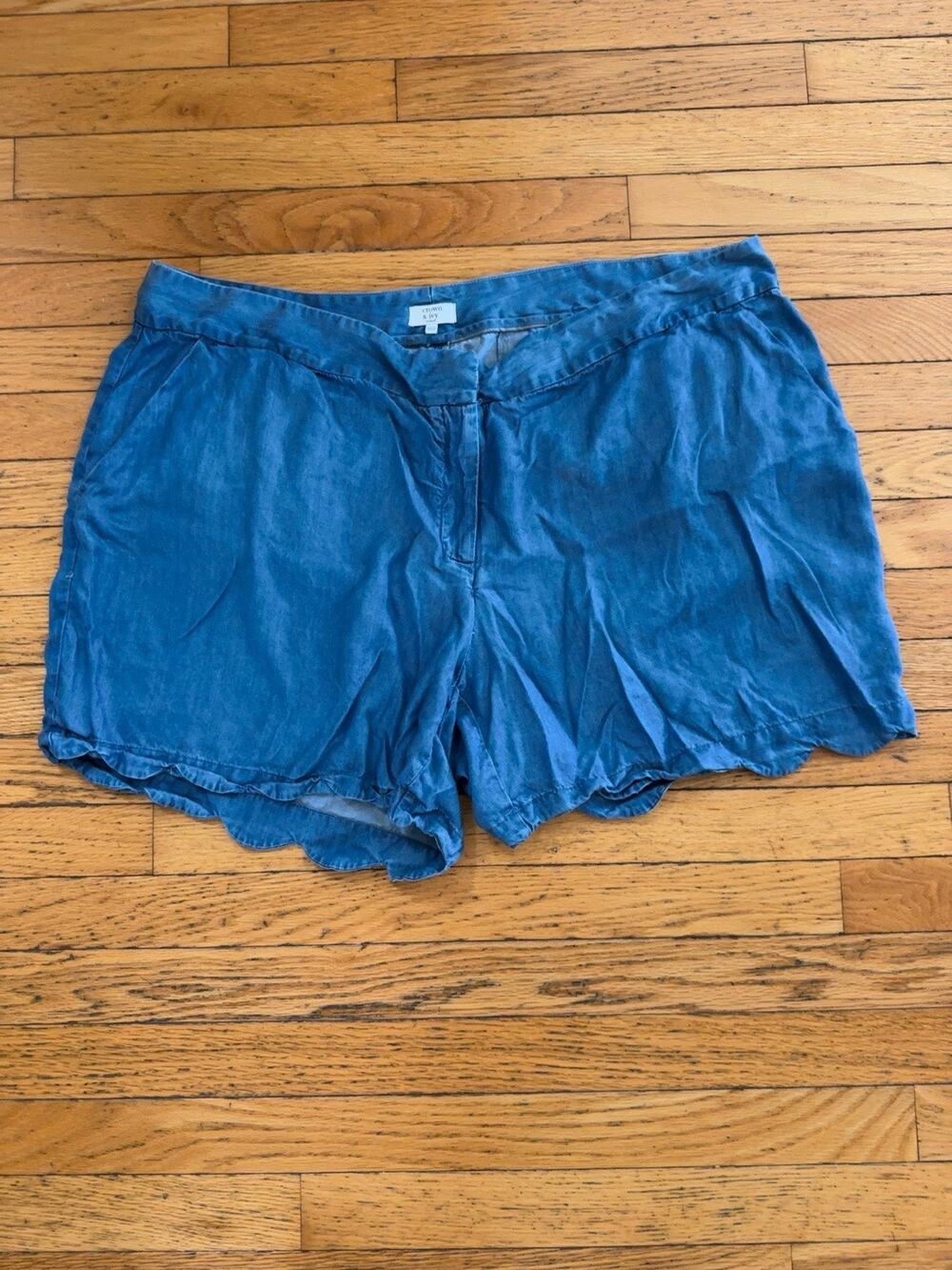 Crown & Ivy Women 22W Blue Lyocell Scallop Hem Pull On Shorts Plus Size